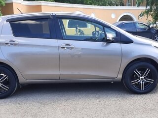 2017 Toyota Vitz III (XP130) Рестайлинг 2, серый, 1180000 рублей, вид 4