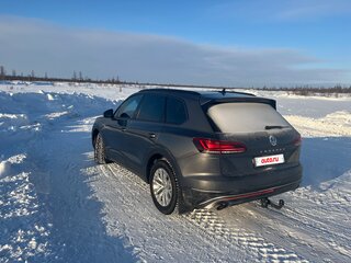 2018 Volkswagen Touareg III, серый, 3700000 рублей, вид 5
