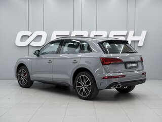 2025 Audi Q5 L 45 TFSI II (FY) Рестайлинг, серый, 5570000 рублей, вид 2