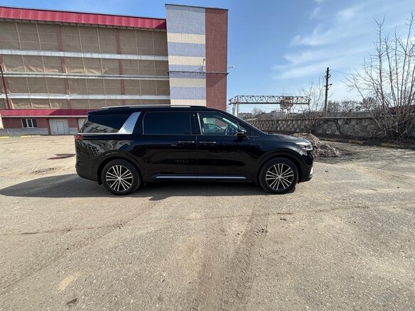 2022 Kia Carnival IV, чёрный, 5150000 рублей - вид 6