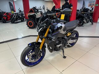 2022 Yamaha MT-09 (FZ-09), серебристый, 1120000 рублей, вид 3