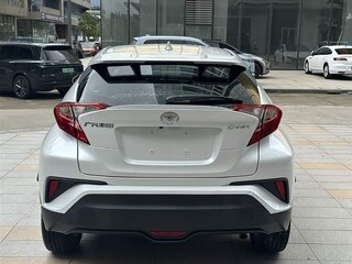 2024 Toyota C-HR M20C I Рестайлинг, белый, 2715000 рублей, вид 4