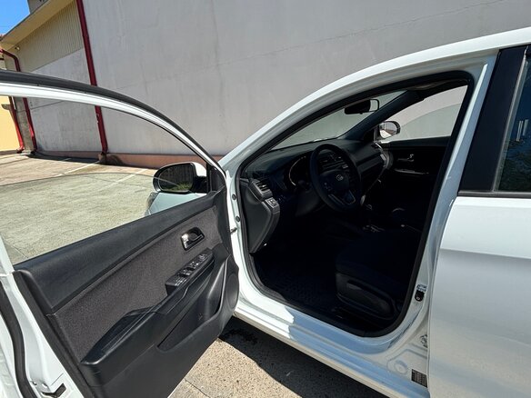 2011 Kia Rio 4-speed III, белый, 1050000 рублей - вид 25
