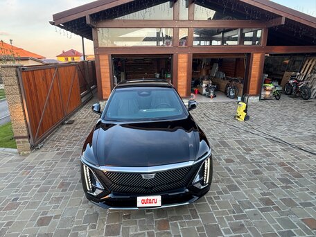 2022 Cadillac Lyriq, чёрный, 7500000 рублей, вид 2