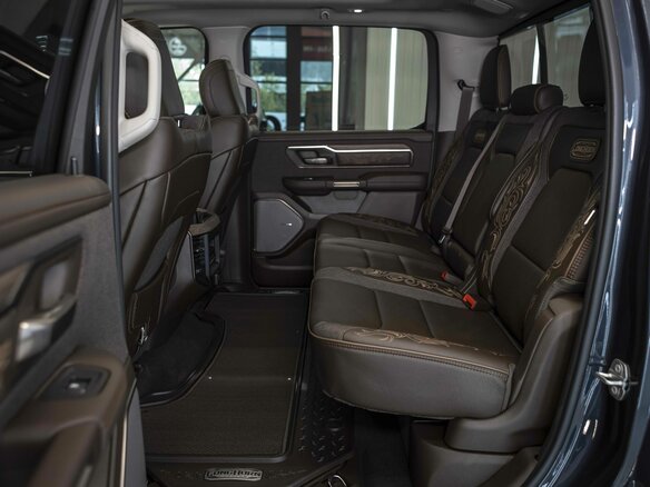 2026 Ram 1500 Crew Cab V Рестайлинг, синий, 9590000 рублей - вид 16