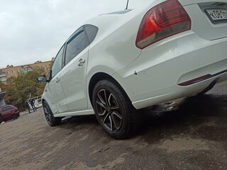2017 Volkswagen Polo V Рестайлинг, белый, 586000 рублей, вид 4