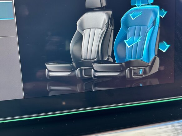 2021 BMW 5 серии 520i VII (G30/G31/G38) Рестайлинг, белый, 4850000 рублей - вид 9