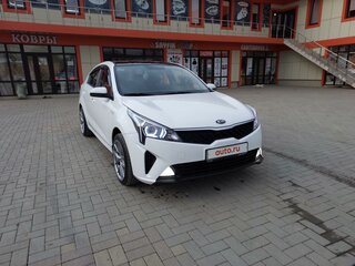 2021 Kia Rio IV Рестайлинг, белый, 1590000 рублей, вид 4