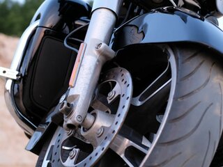 2017 Harley-Davidson Street Glide, чёрный, 1524042 рублей, вид 4