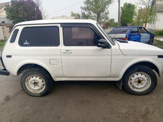 2002 Lada (ВАЗ) 2121 (4x4) I Рестайлинг, белый, 450000 рублей, вид 3