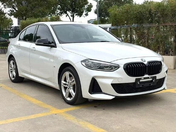 2022 BMW 1 серии 120i III (F52) Рестайлинг, белый, 1820000 рублей - вид 1