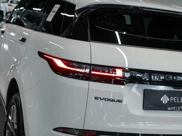 2025 Land Rover Range Rover Evoque II Рестайлинг, белый - вид 32