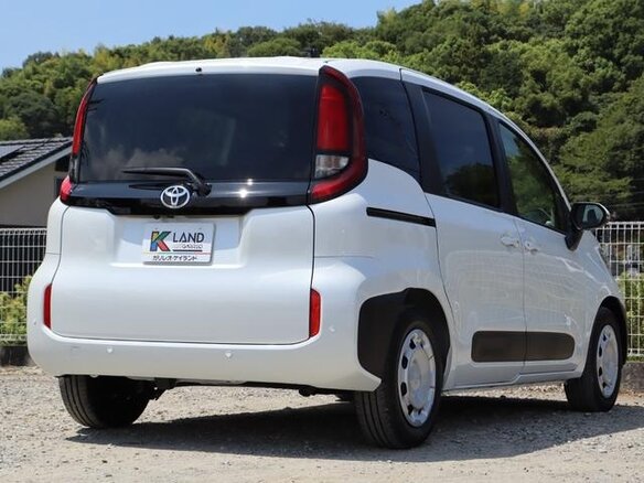2023 Toyota Sienta III, белый, 1250000 рублей - вид 8