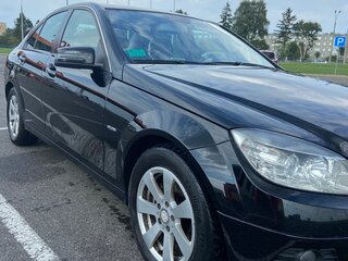 2010 Mercedes-Benz C-Класс 180 BlueEFFICIENCY III (W204), чёрный, 1100000 рублей, вид 2