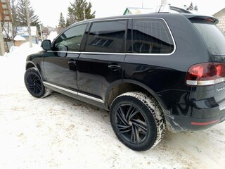 2008 Volkswagen Touareg I Рестайлинг, чёрный, 1500000 рублей, вид 4