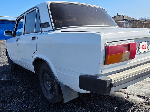 1997 Lada (ВАЗ) 2105, белый, 95000 рублей - вид 13