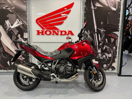 2023 Honda NT1100, красный, 1999900 рублей, вид 2