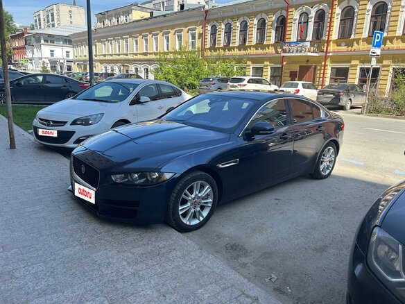 2017 Jaguar XE I, синий, 1700000 рублей