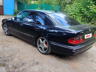 2001 Mercedes-Benz E-Класс 320 II (W210, S210) Рестайлинг, синий, 1750000 рублей, вид 3