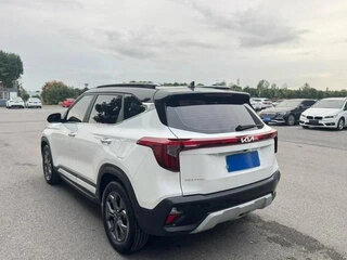 2022 Kia KX3, белый, 1450000 рублей, вид 4