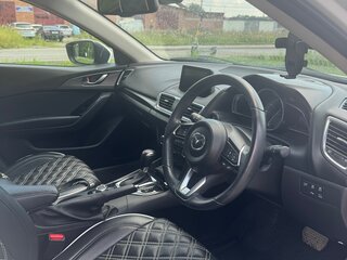 2019 Mazda Axela III Рестайлинг, белый, 1700000 рублей, вид 4