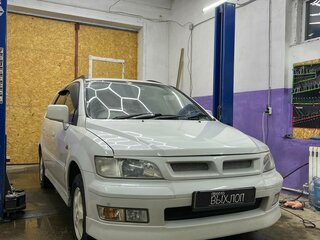 1998 Mitsubishi Chariot Grandis III, белый, 580000 рублей, вид 1