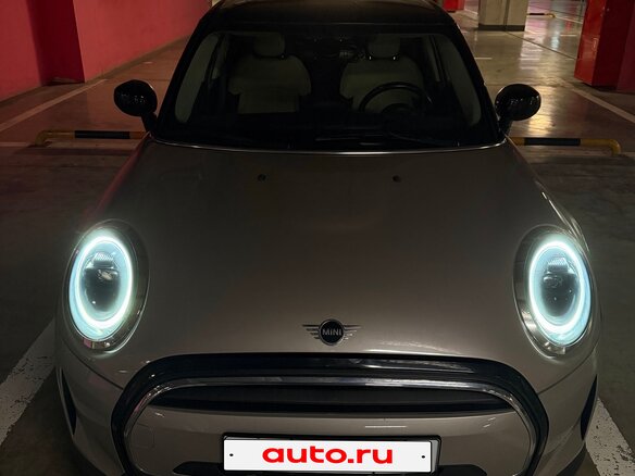 2021 Mini Hatch Cooper III (F55/F56) Рестайлинг 2, серый, 2490000 рублей - вид 3