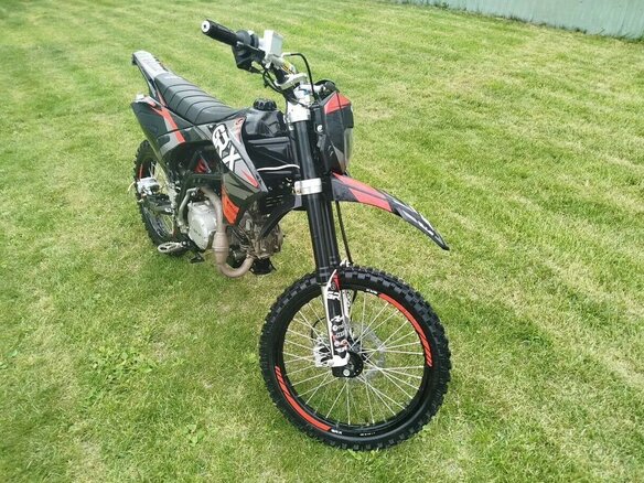2024 GR GR-X, красный, 78900 рублей