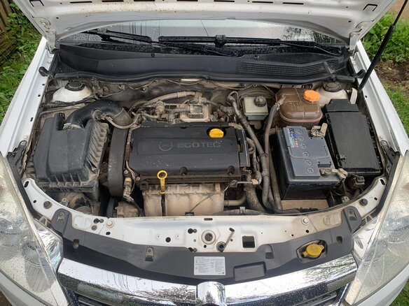 2010 Opel Astra H Рестайлинг, белый, 400000 рублей - вид 5