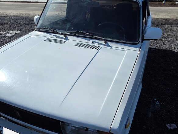 1997 Lada (ВАЗ) 2105, белый, 95000 рублей - вид 3