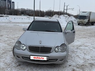 2004 Mercedes-Benz C-Класс 180 II (W203), серебристый, 600000 рублей, вид 2