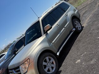 2007 Mitsubishi Pajero IV, бежевый, 1500000 рублей, вид 2