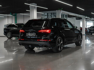 2025 Audi Q7 55 TFSI II (4M) Рестайлинг 2, чёрный, 10750000 рублей, вид 4