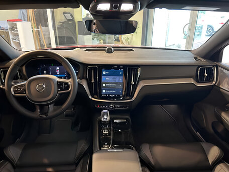 2026 Volvo S60 III, красный, 4990000 рублей, вид 5