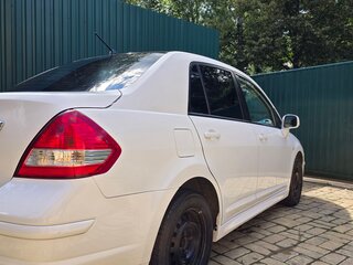 2013 Nissan Tiida I Рестайлинг, белый, 760000 рублей, вид 4