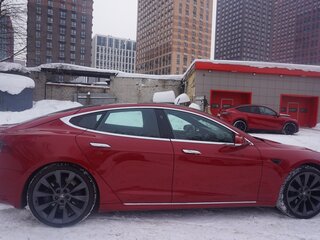 2020 Tesla Model S Long Range Plus I Рестайлинг, красный, 3000000 рублей, вид 5
