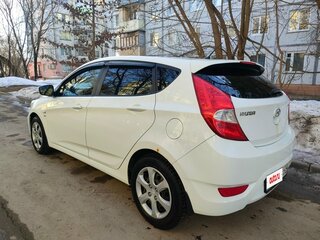 2013 Hyundai Solaris I, белый, 700000 рублей, вид 5