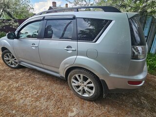 2010 Mitsubishi Outlander II Рестайлинг, серебристый, 1400000 рублей, вид 3