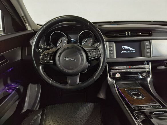 2016 Jaguar XF, коричневый - вид 13