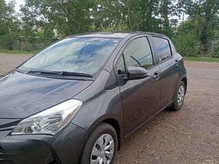 2018 Toyota Vitz III (XP130) Рестайлинг 2, серый, 950000 рублей, вид 4
