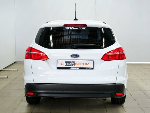 2017 Ford Focus III Рестайлинг, белый - вид 3