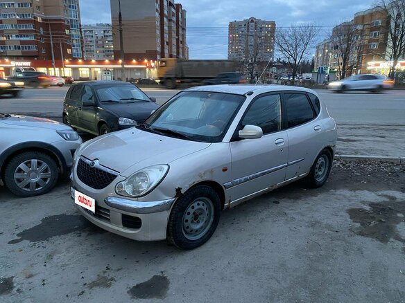2003 Daihatsu Sirion I (M1), серебристый, 100000 рублей