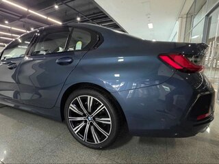 2025 BMW 3 серии 320i VII (G2x) Рестайлинг 2, синий, 5740000 рублей, вид 2