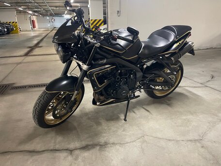 2010 Triumph Speed Triple, чёрный, 575000 рублей, вид 3