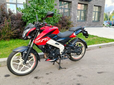 2021 Bajaj Pulsar NS 200, красный, 190000 рублей, вид 1