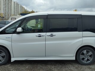 2018 Honda Stepwgn Spada V Рестайлинг, белый, 3000000 рублей, вид 3
