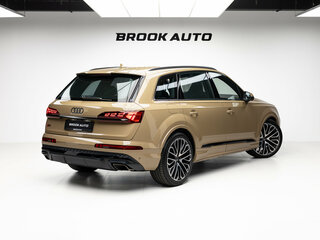 2024 Audi Q7 55 TFSI II (4M) Рестайлинг 2, золотистый, 11990000 рублей, вид 4