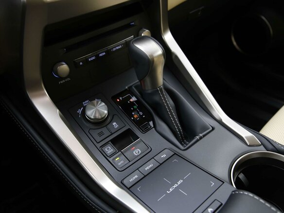 2021 Lexus NX 300 I Рестайлинг, красный - вид 16