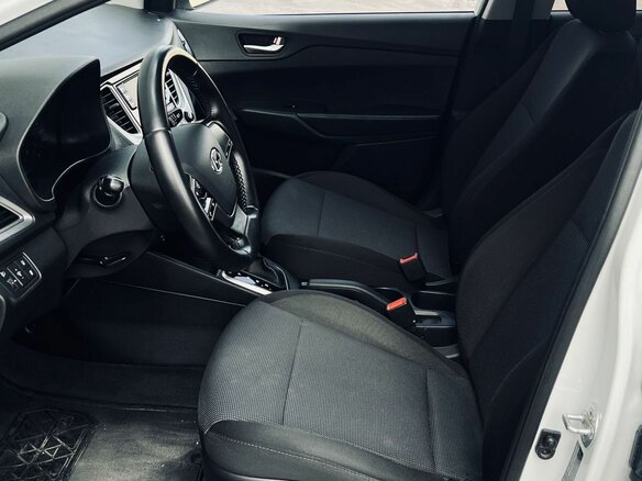 2020 Hyundai Solaris II Рестайлинг, белый, 1600000 рублей - вид 9