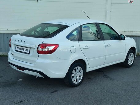 2023 Lada (ВАЗ) Granta I Рестайлинг, белый, 695000 рублей, вид 4